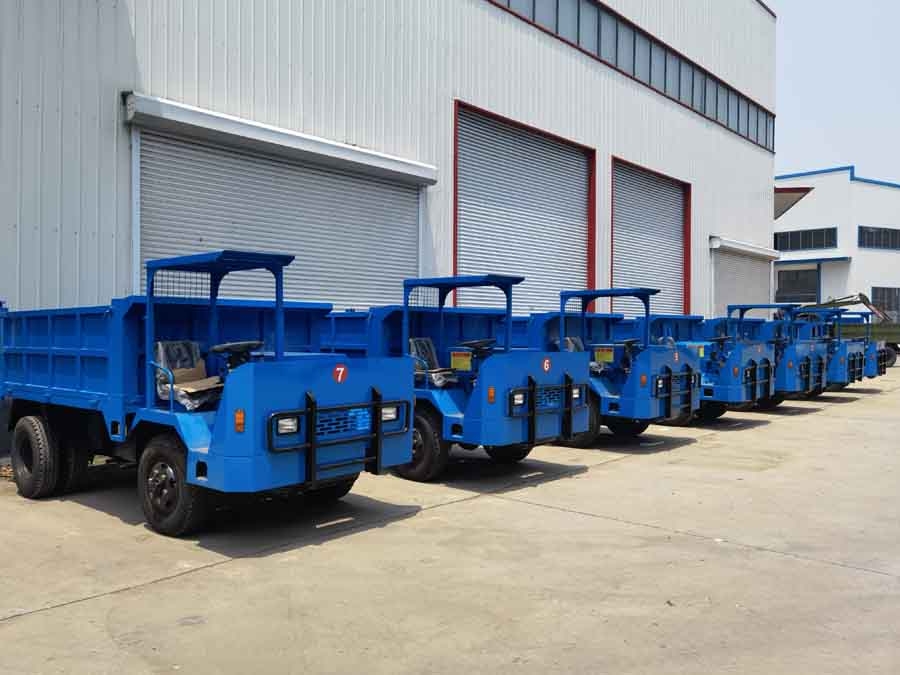 隨車(chē)挖運(yùn)輸車(chē)